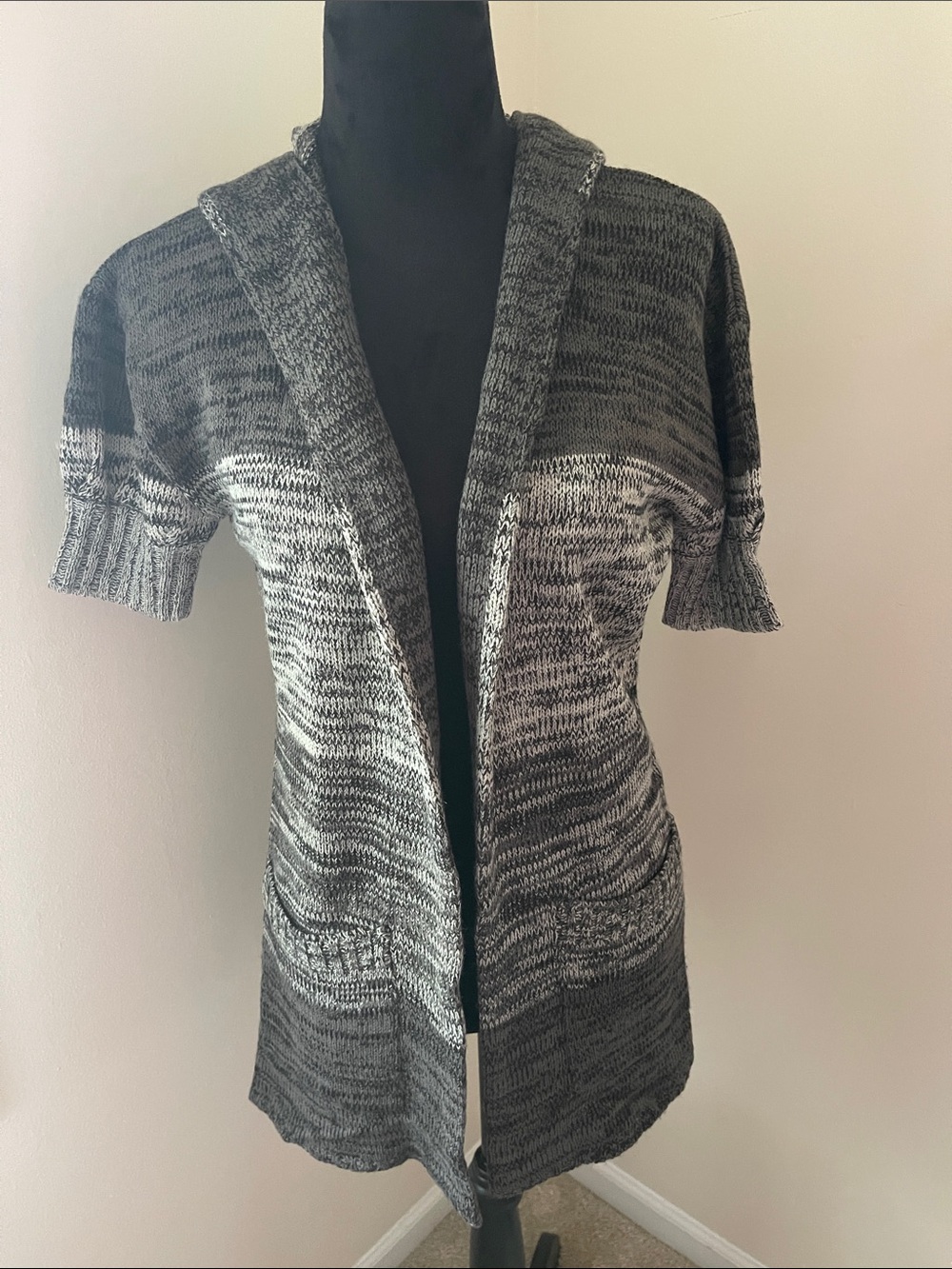 Tulle Marled Black and Gray Short-Sleeve Hooded Cardigan